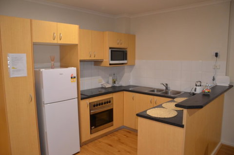 ADELAIDE CENTRAL APARTMENT - 3BR, 2BATH & CARPARK - Whitsundays Accommodation 6