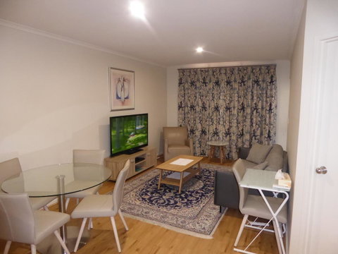ADELAIDE CENTRAL APARTMENT - 3BR, 2BATH & CARPARK - Whitsundays Accommodation 2