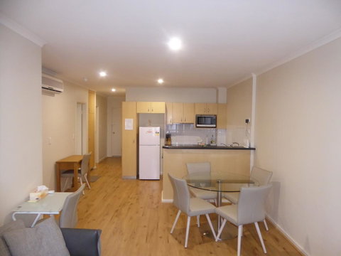 ADELAIDE CENTRAL APARTMENT - 3BR, 2BATH & CARPARK - Whitsundays Accommodation 8