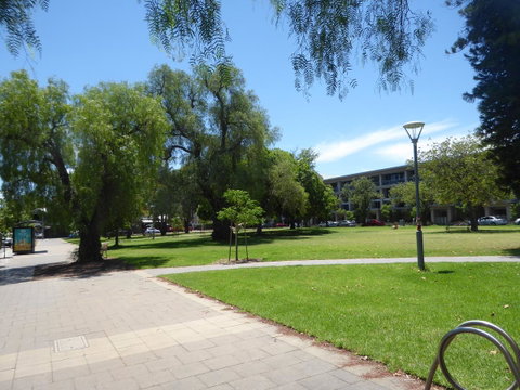 ADELAIDE CENTRAL APARTMENT - 3BR, 2BATH & CARPARK - Whitsundays Accommodation 32