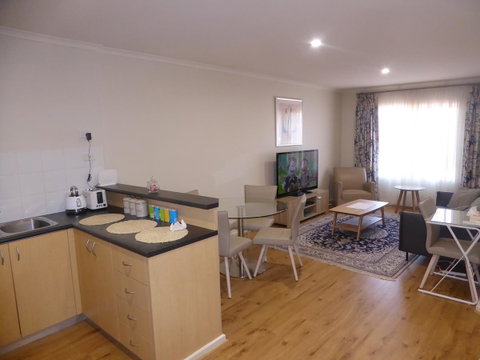 ADELAIDE CENTRAL APARTMENT - 3BR, 2BATH & CARPARK - Whitsundays Accommodation 7