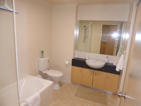 ADELAIDE CENTRAL APARTMENT - 3BR, 2BATH & CARPARK - Whitsundays Accommodation 17