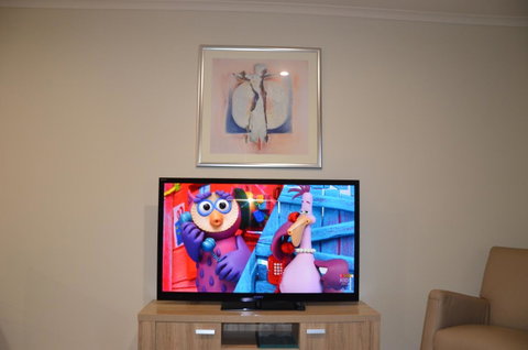 ADELAIDE CENTRAL APARTMENT - 3BR, 2BATH & CARPARK - Whitsundays Accommodation 9