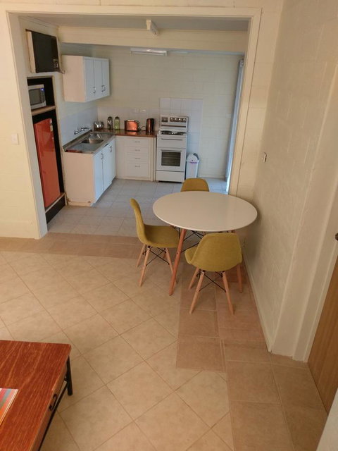 Desert Gum Retreat Gough St - Whitsundays Accommodation 16