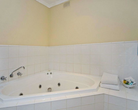 Comfort Inn Victor Harbor - Whitsundays Accommodation 6