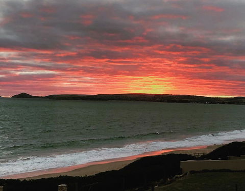 Southern Sands\' Beachfront Apartment - Whitsundays Accommodation 20