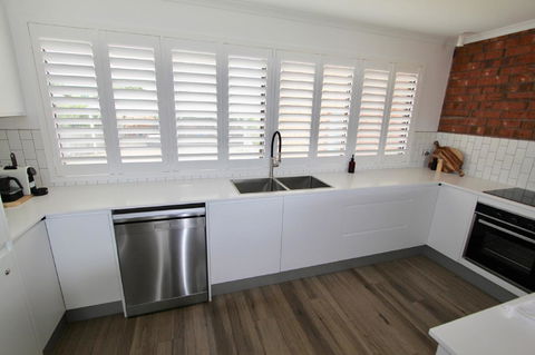 Southern Sands\' Beachfront Apartment - Whitsundays Accommodation 8