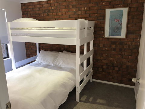 Southern Sands\' Beachfront Apartment - Whitsundays Accommodation 14
