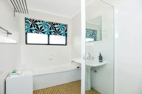 Red Door - Whitsundays Accommodation 7