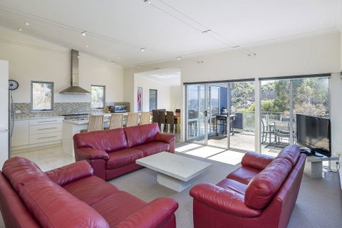 Saar River House - Whitsundays Accommodation 1