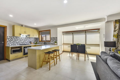 City Four Apartment - Whitsundays Accommodation 0