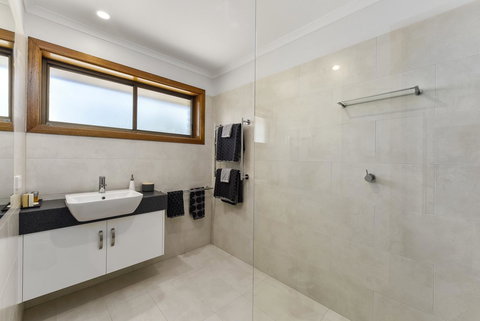 City Four Apartment - Whitsundays Accommodation 4