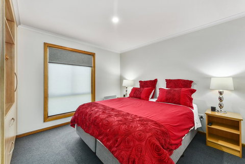 City Four Apartment - Whitsundays Accommodation 3