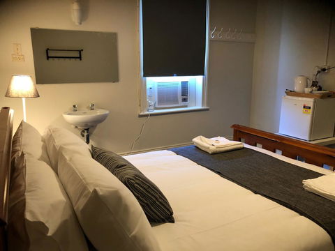 Cornwall Hotel - Whitsundays Accommodation 16