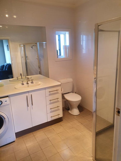 Limestone Coast Lifestyle Apartments - Whitsundays Accommodation 6