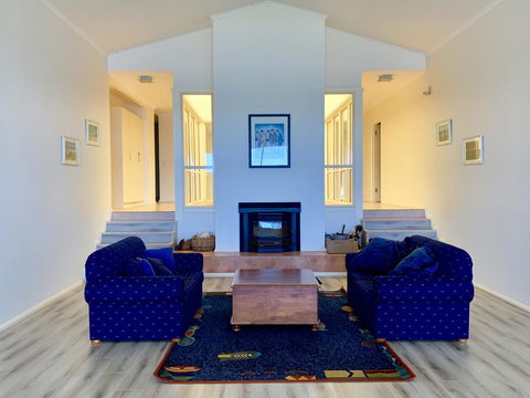 Emu Bay Lodge - Whitsundays Accommodation 4