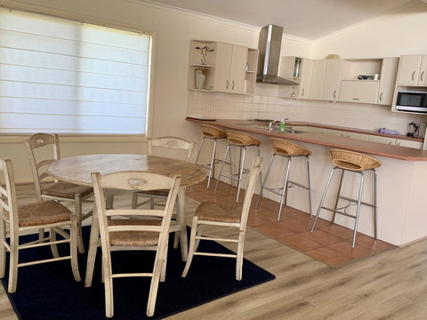 Emu Bay Lodge - Whitsundays Accommodation 12