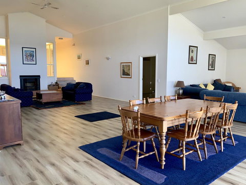 Emu Bay Lodge - Whitsundays Accommodation 7