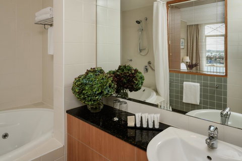 Rydges Newcastle - Whitsundays Accommodation 15