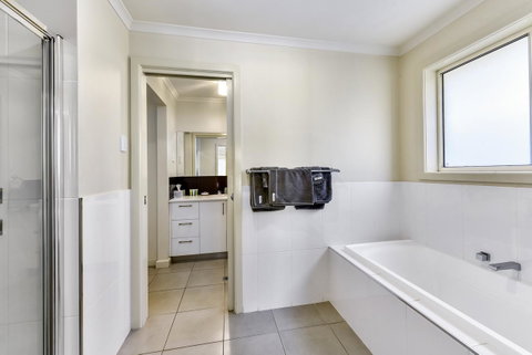 City Fringe Apartment B, Mount Gambier - Whitsundays Accommodation 9