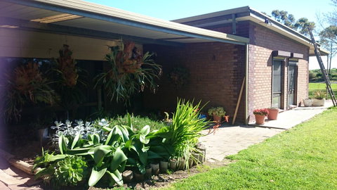 Hilltop Escape - Whitsundays Accommodation 10