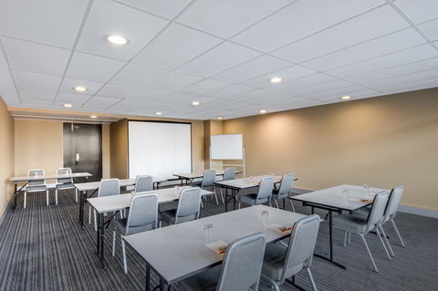 Adina Apartment Hotel Wollongong - Whitsundays Accommodation 36