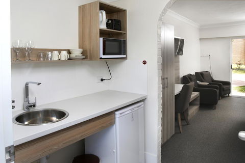 Aston Motel Yamba - Whitsundays Accommodation 35