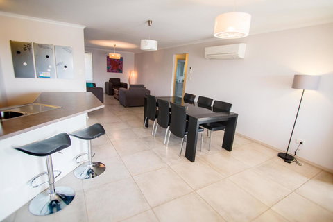 Waterfront On Jefferson, At Wellington Marina, SA - Whitsundays Accommodation 4