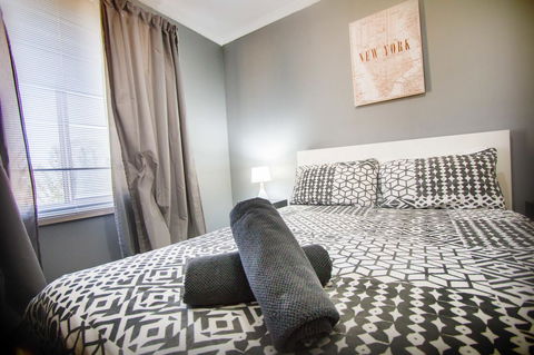 Waterfront On Jefferson, At Wellington Marina, SA - Whitsundays Accommodation 15