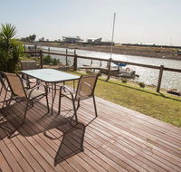 Waterfront on Jefferson at Wellington Marina SA - Whitsundays Accommodation