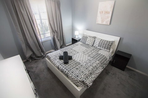 Waterfront On Jefferson, At Wellington Marina, SA - Whitsundays Accommodation 14