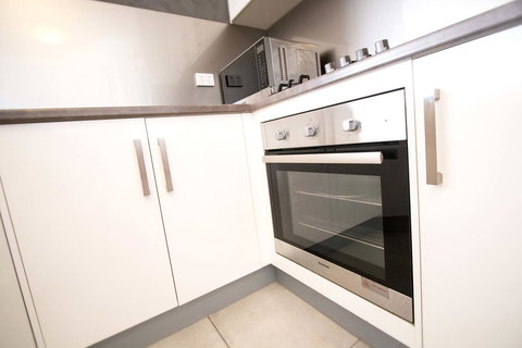 Waterfront On Jefferson, At Wellington Marina, SA - Whitsundays Accommodation 8