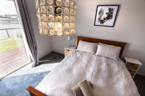 Waterfront On Jefferson, At Wellington Marina, SA - Whitsundays Accommodation 10