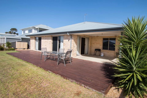 Waterfront On Jefferson, At Wellington Marina, SA - Whitsundays Accommodation 20