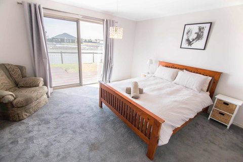 Waterfront On Jefferson, At Wellington Marina, SA - Whitsundays Accommodation 9