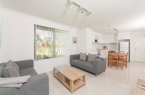 Yaran Suites - Whitsundays Accommodation 1