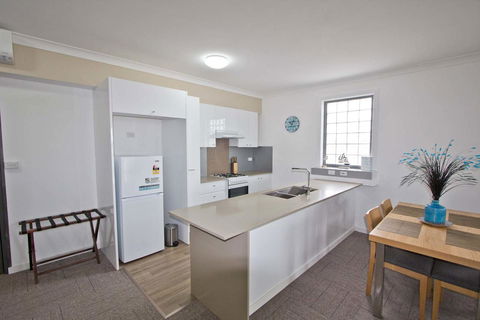 Morisset Serviced Apartments - Whitsundays Accommodation 33