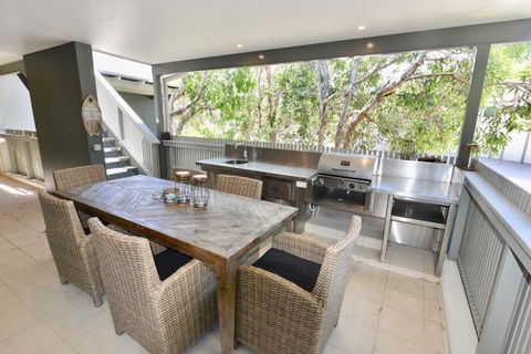 East On Byron - Whitsundays Accommodation 11