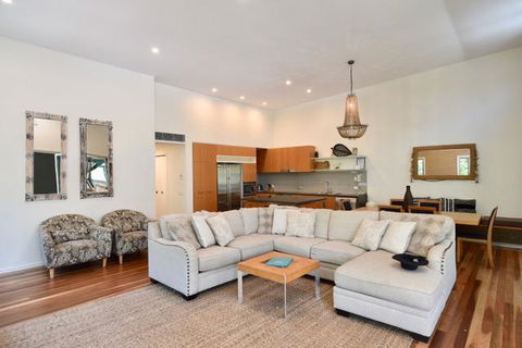 East On Byron - Whitsundays Accommodation 13