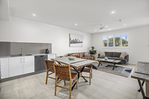 Rockpool 2 Sawtell Beach - Just Steps To Restaurants And 2 Min Stroll To Beach! - Whitsundays Accommodation 2
