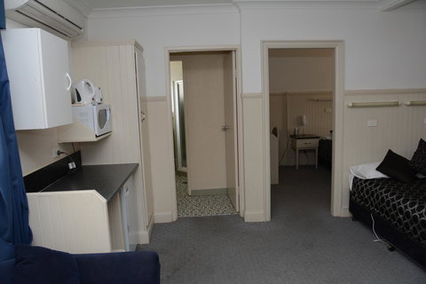 Ben Chifley Motor Inn - Whitsundays Accommodation 21