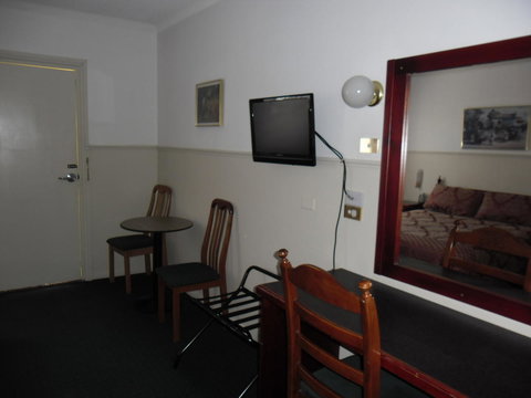 Ben Chifley Motor Inn - Whitsundays Accommodation 41