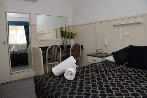 Ben Chifley Motor Inn - Whitsundays Accommodation 18