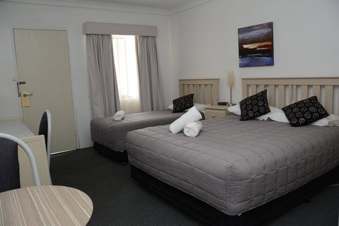 Ben Chifley Motor Inn - Whitsundays Accommodation 14