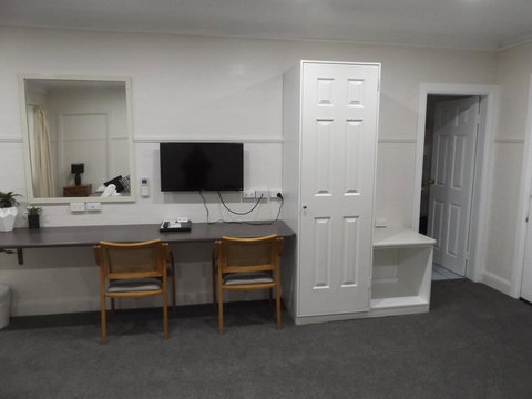 Ben Chifley Motor Inn - Whitsundays Accommodation 6