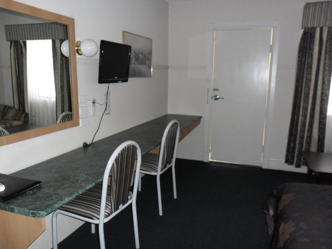 Ben Chifley Motor Inn - Whitsundays Accommodation 40