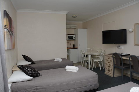 Ben Chifley Motor Inn - Whitsundays Accommodation 4