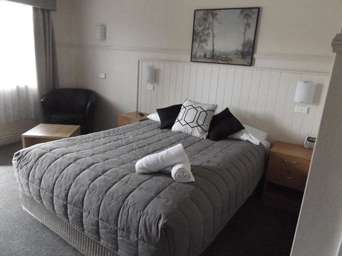 Ben Chifley Motor Inn - Whitsundays Accommodation 2