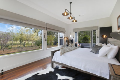 Romanz In The Valley (Luxury B&B) - Whitsundays Accommodation 2