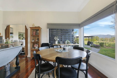 Romanz In The Valley (Luxury B&B) - Whitsundays Accommodation 18